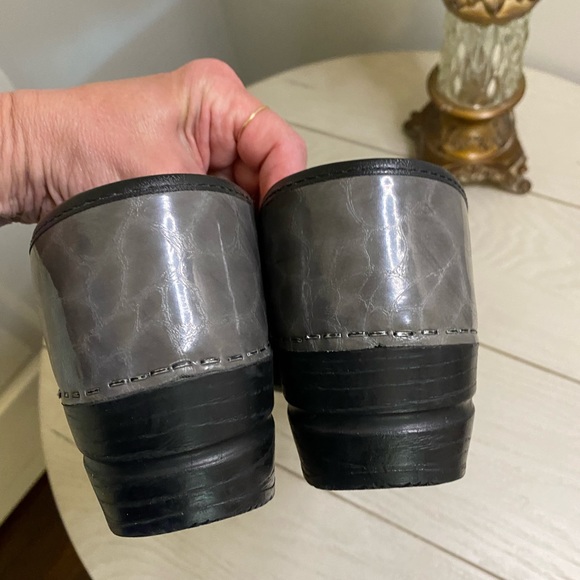 Sanita brand clogs in gray croc pattern size 38(6/2-7) - Picture 4 of 15